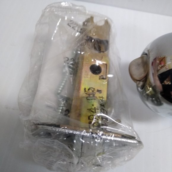 Kwikset Polo Round Privacy Door Knob Chrome - Picture 3 of 13